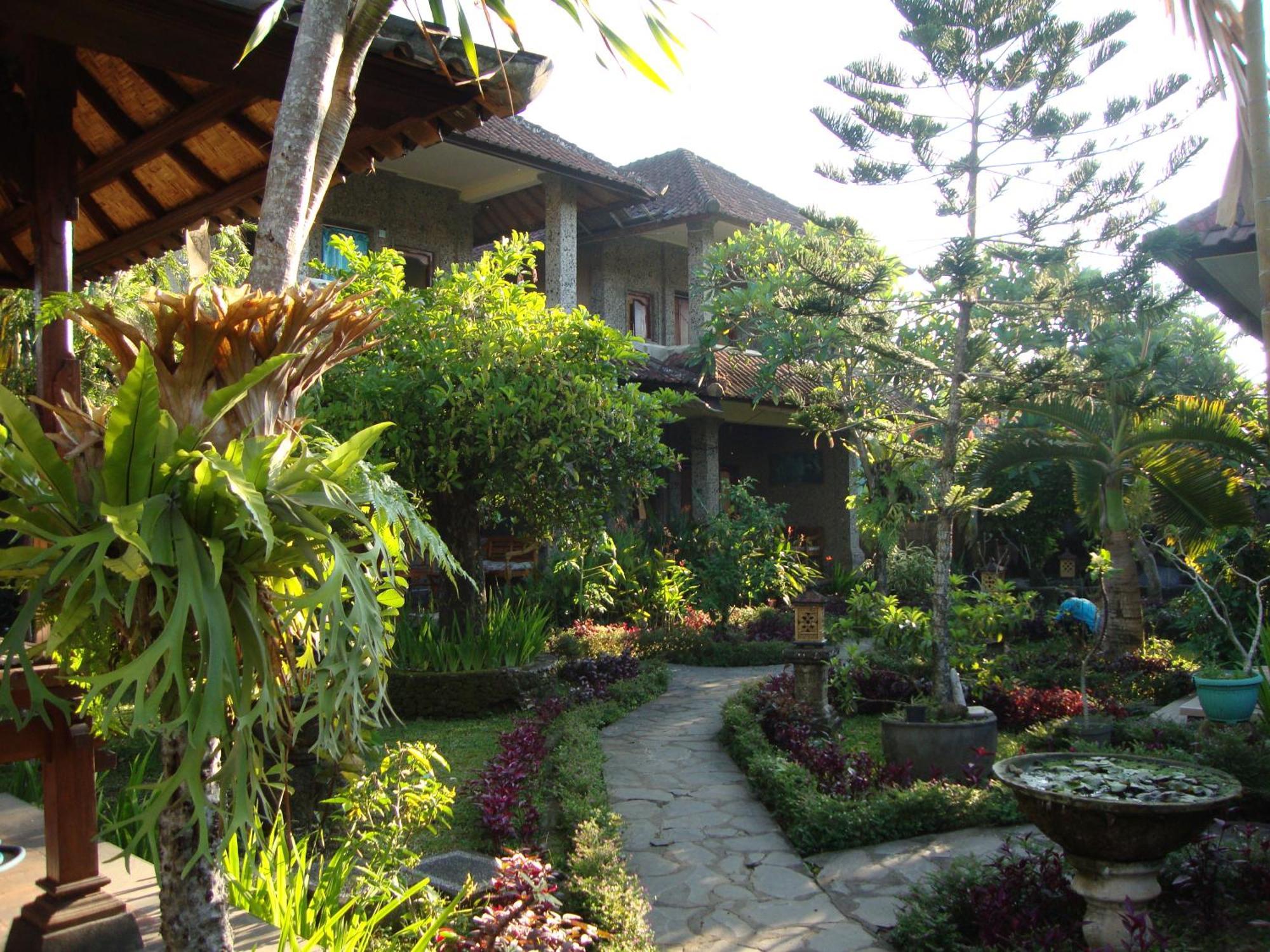 Gusti Home Stay Ubud 部屋 写真
