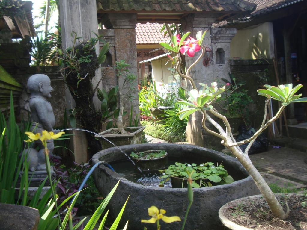 Gusti Home Stay Ubud エクステリア 写真